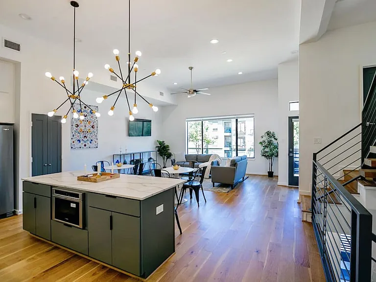 Memorial Heights Dr — Photo 19