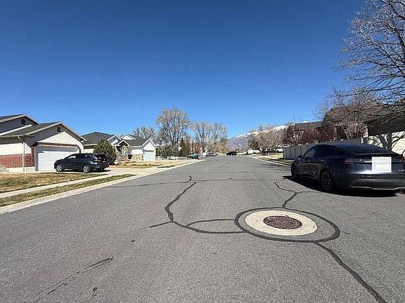 4th image of 702 Weaver Ln