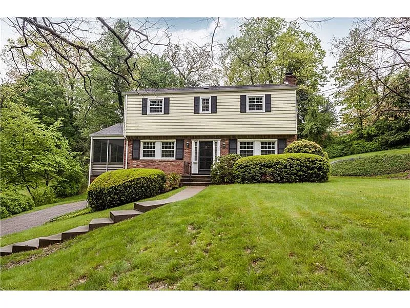 525 Edgehill Dr photo 1