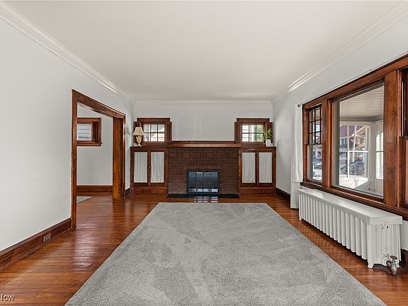 4th image of 1084 Sylvan Ave