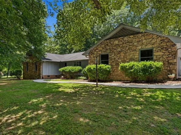 3326 Sedgefield Rd, Statesville, NC 28625