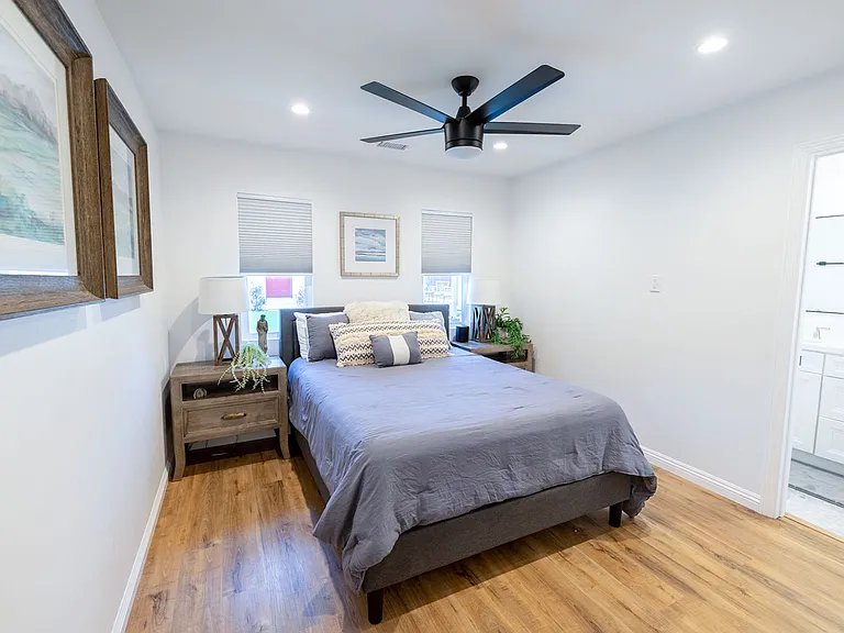727 W 11th Ave — Photo 17
