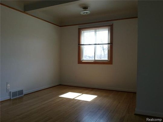 3rd image of 2802 Glenview Ave