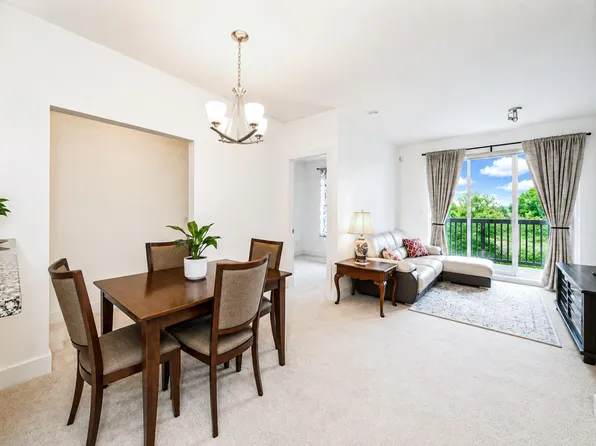 6033 Katsura St #326, Richmond, BC V6Y 4K1