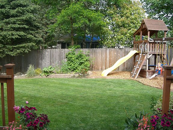 Backyard/PlayStructure