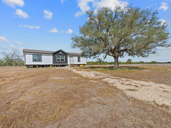 1177 County Road 402, Flatonia, TX 78941