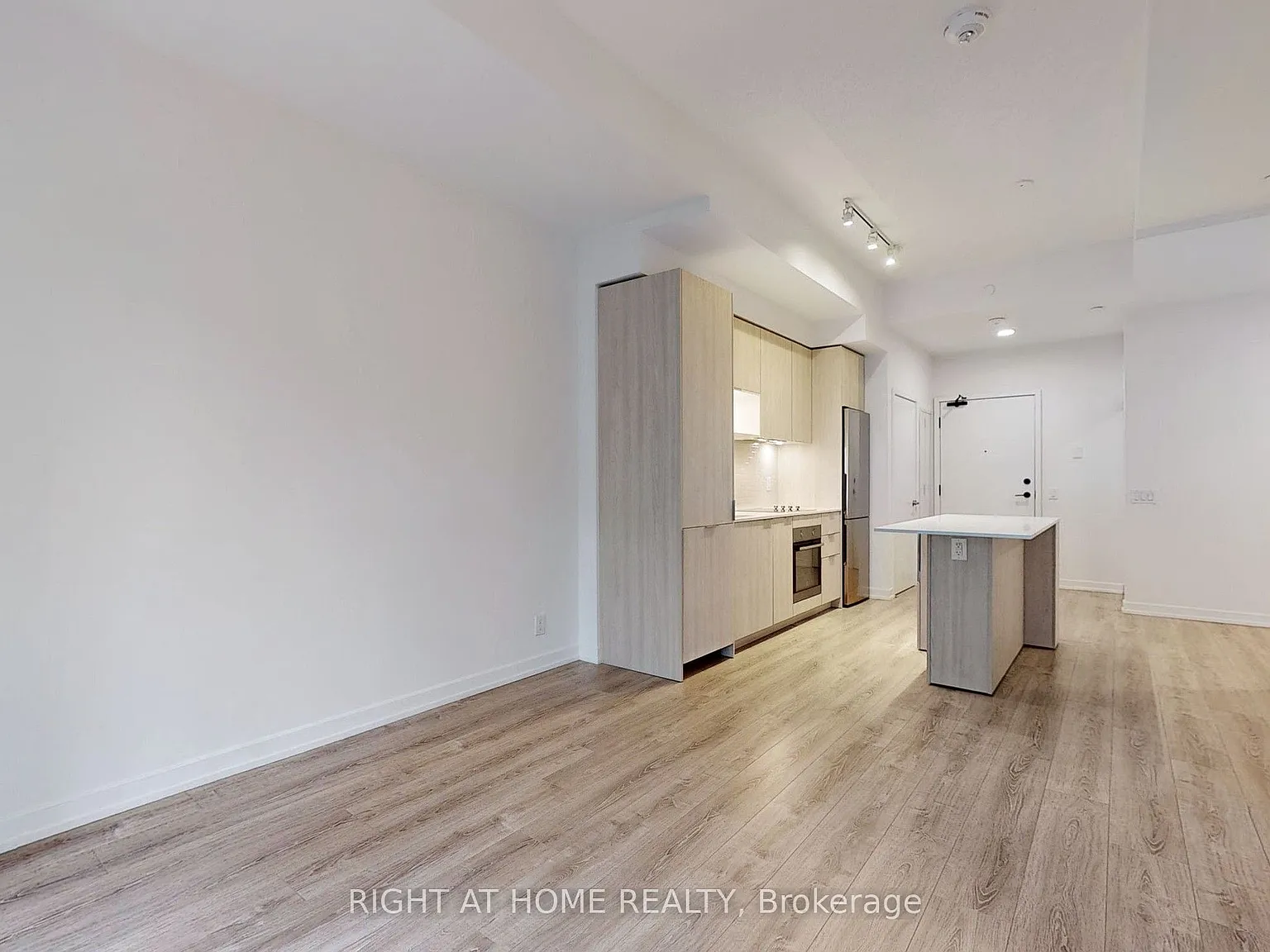 2 bed, $2,400 — Photo 3