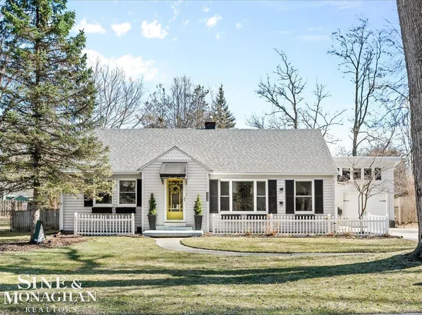 350 Colonial Ln, Algonac, MI 48001