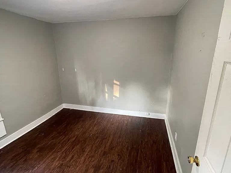 556 N Clay St — Photo 3