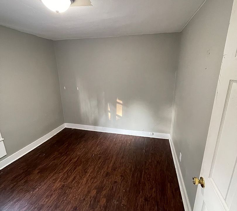 2nd image of 556 N Clay St APT 9