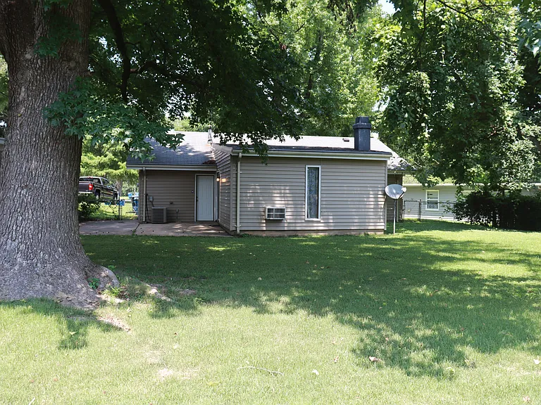 8448 Engler Ave — Photo 17
