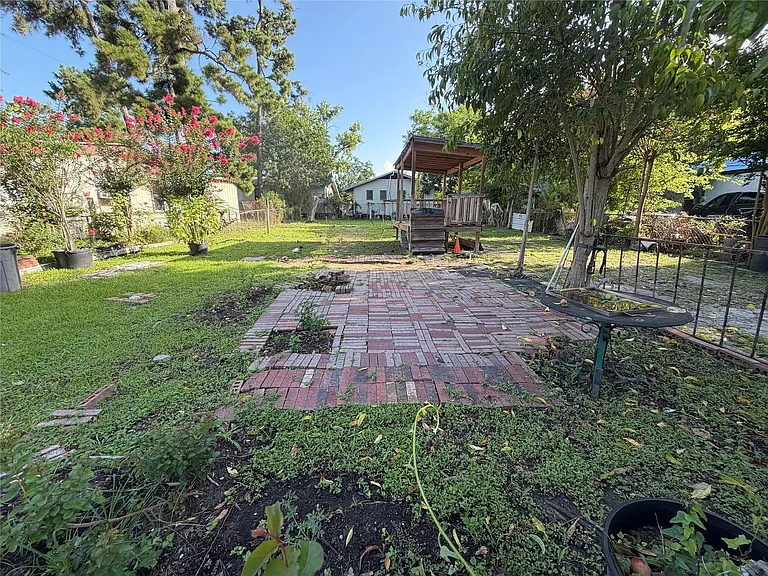 14005 Longview St — Photo 8