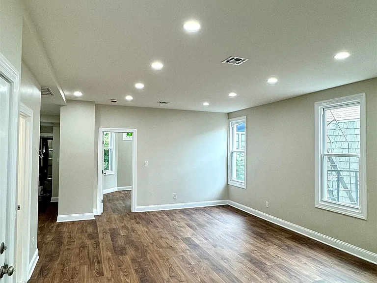 118 Parkview Ave #2 — Photo 9