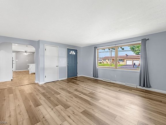 4th image of 13471 Kauffman Ave