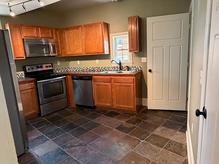 817 Pine Grove Ave #1 — Photo 7
