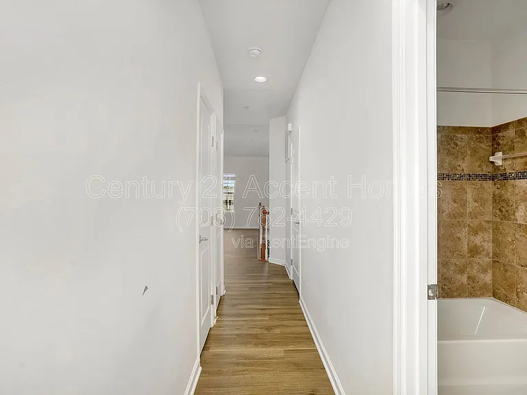 24676 Hutchinson Farm Dr — Photo 7