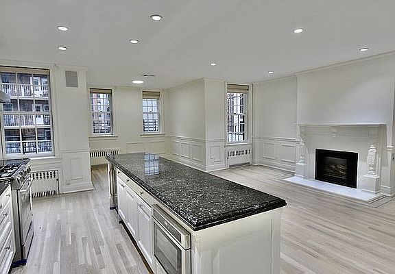 5th image of 154 E 85th St Lbby 1
