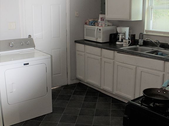 3rd image of 546 N Goodlet Ave