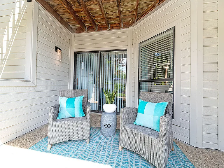 Private balcony/patio