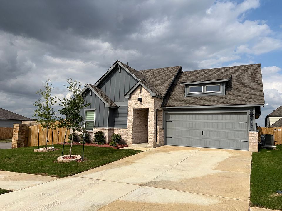 2nd image of 170 Ellenora Dr