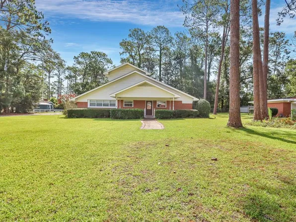 563 Oak Villa Dr, Jesup, GA 31546