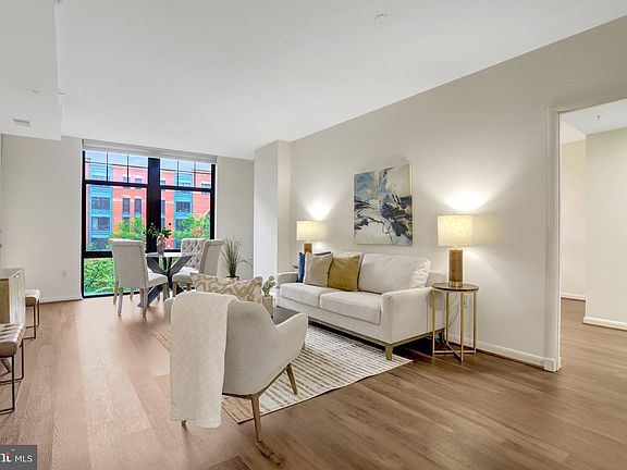 2nd image of 1021 N Garfield St APT 315