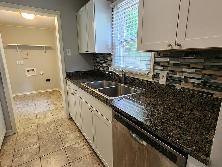 1355 Dearing Rd — Photo 13