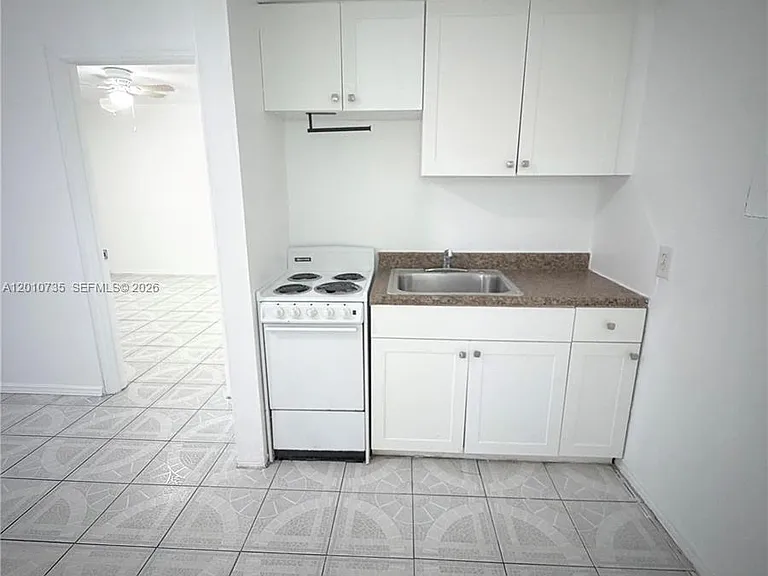 2736 SW 22nd Ave #2 — Photo 6
