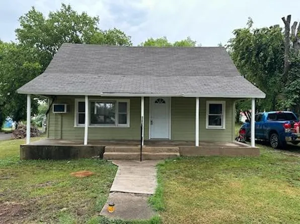 903 S Spring St, Grove, OK 74344