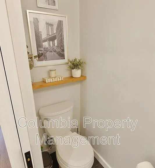 11 Q St NE — Photo 12