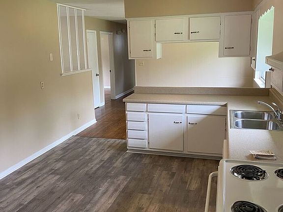 5th image of 3011 E 32nd St