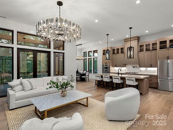 5th image of 184 Sunridge Ave #17