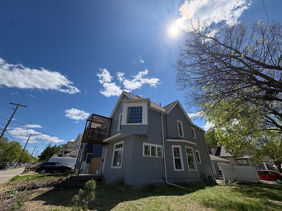 1st image of 1102 18th Ave NE #2