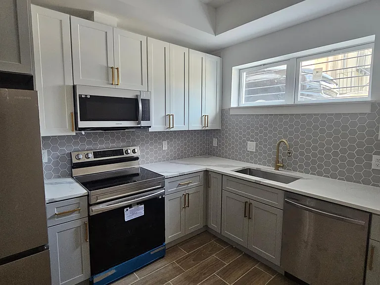 2230 Nicholson St SE #12 — Photo 34
