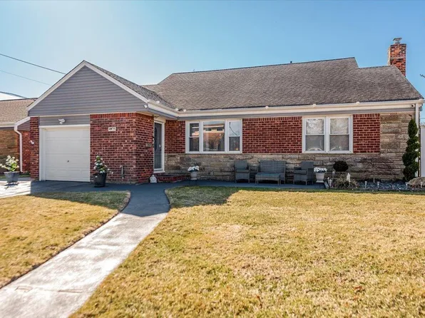 1075 Frances Drive, Valley Stream, NY 11580