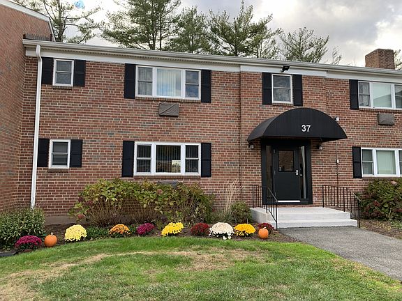 2nd image of 37D Robbins Ln #37D