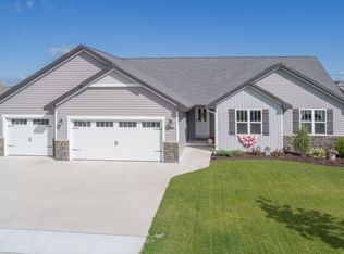590 Pebblestone Cir, Hobart, WI 54155