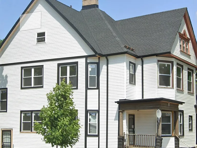 402 E Meinecke Ave #E — Photo 1