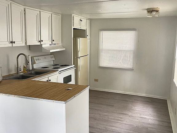 4th image of 851 Killarney Plz