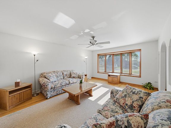 5th image of 8455 Newland Ave