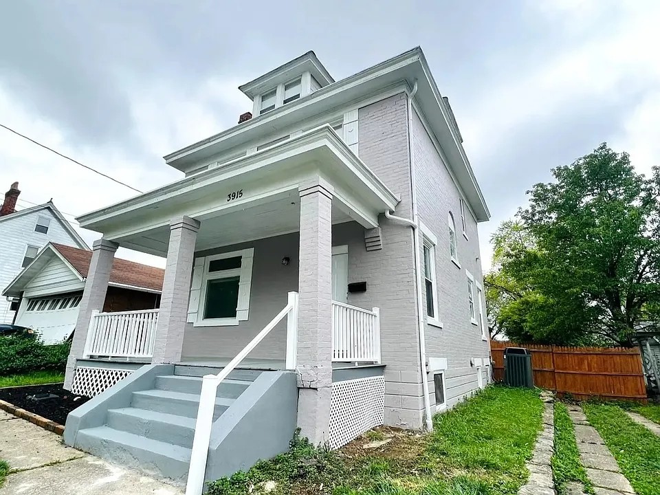 3915 Lovell Ave