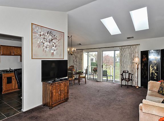 3rd image of 209 Dublin Ln Unit V2