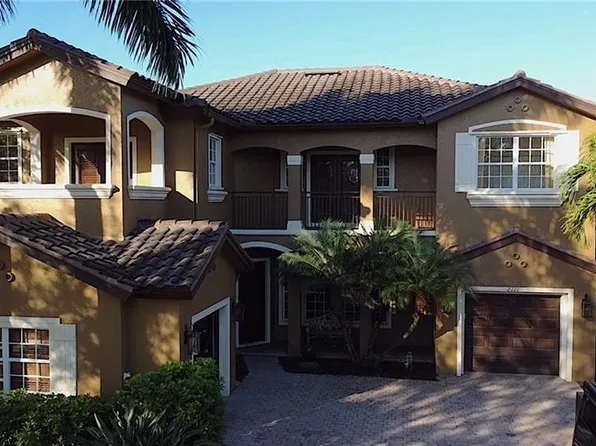 2111 Par DR, NAPLES, FL 34120