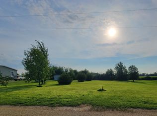 N Pine St, Dexter, MN 55926
