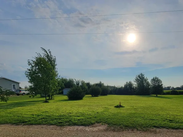 N Pine St, Dexter, MN 55926