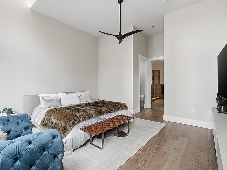 824 Liberty Ave #201 — Photo 23