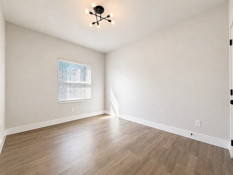 343 Porter St #101 — Photo 24