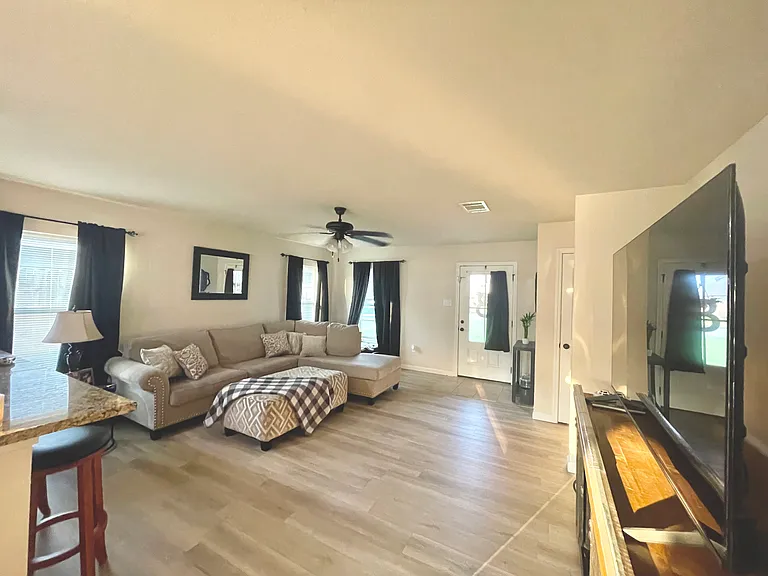 25661 Palmwood Ct — Photo 3