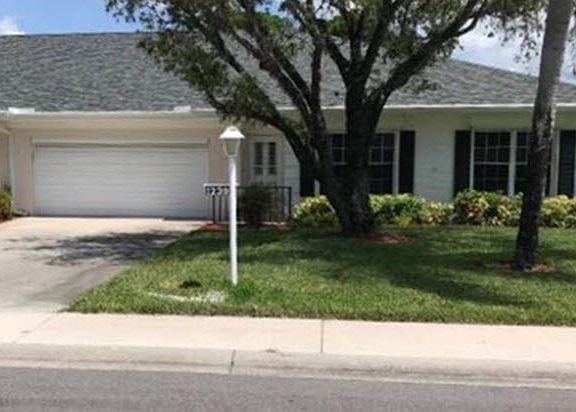 3rd image of 1239 Medinah Dr