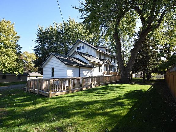 3rd image of 112 Warburton St E